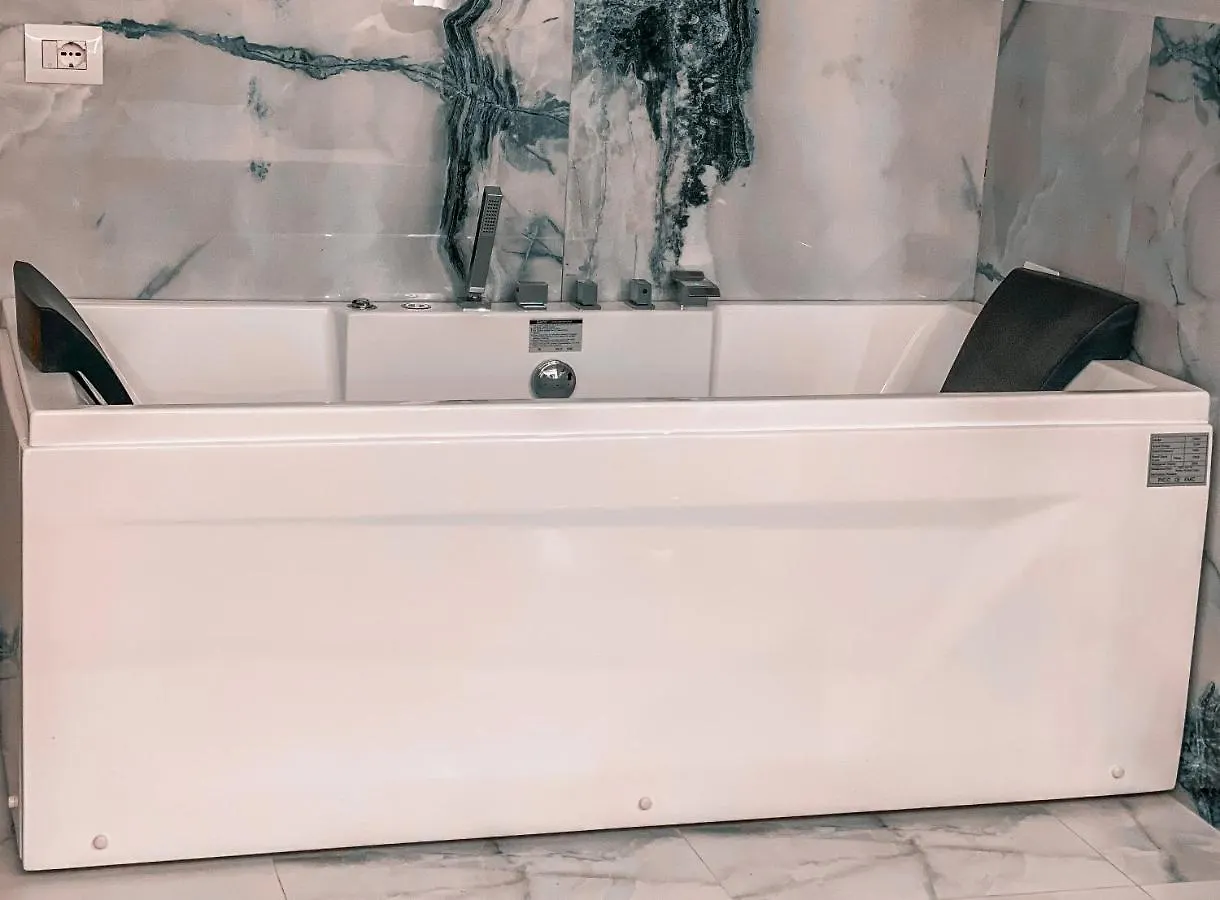 Hotell Vila Alpini Razëm